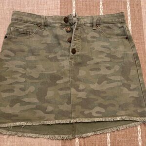 Mud pie camo skirt